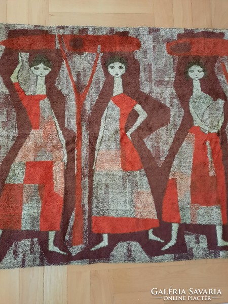 Retro moquette tapestry with female figures