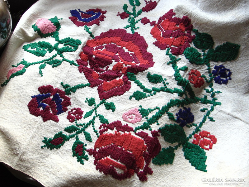 Busy! Beautiful old embroidered Transylvanian tea towel