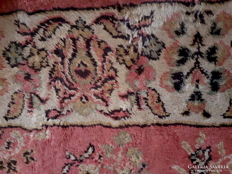 Old small-sized moquette tapestry with fringe at the end of the carpet