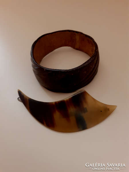 A bracelet made of coconut for a retro horn hair clip