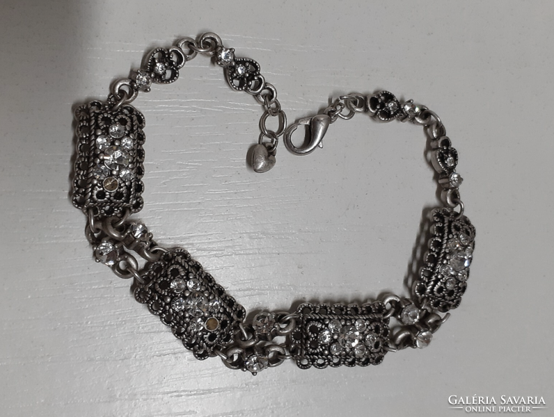 Retro silver-colored openwork pattern bracelet, bracelet studded with small stones