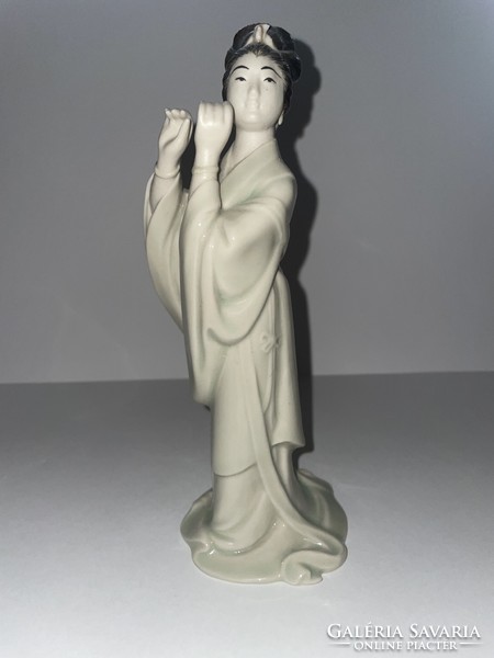 Oriental porcelain lady figure