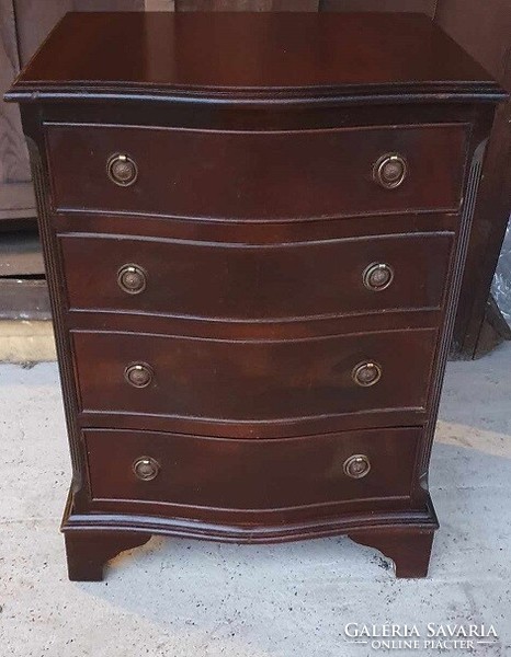 Mahogany 4-drawer chest of drawers