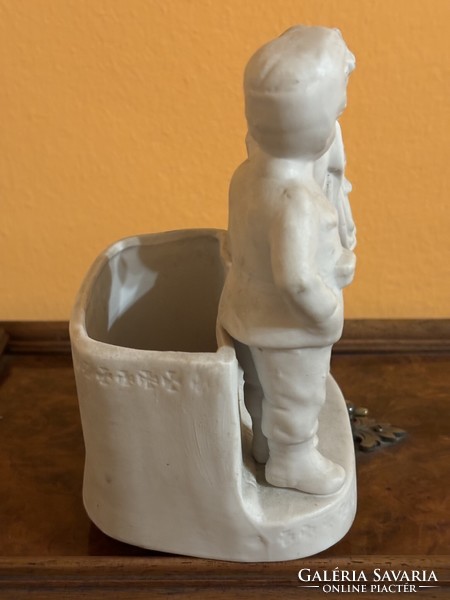 Soldier with his sweetheart - World War 1 porcelain figurine holder