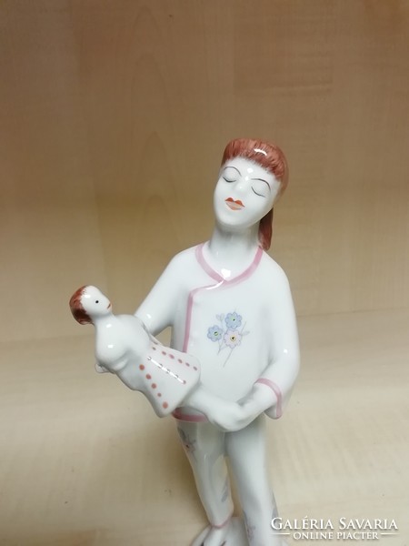 Hollóházi porcelán pizsamás lány