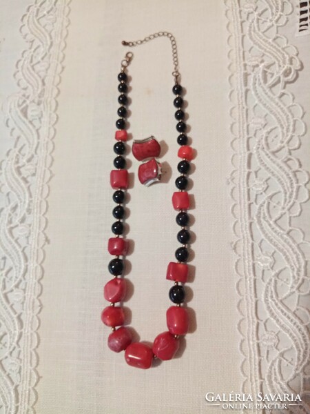 Coral - mineral necklace and gold earrings with coral stones in a silver socket - for Mother's Day!