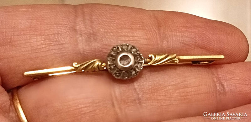 20. század eleji arany kitűző gyémántokkal kirakva 5 cm, 1.7 gramm