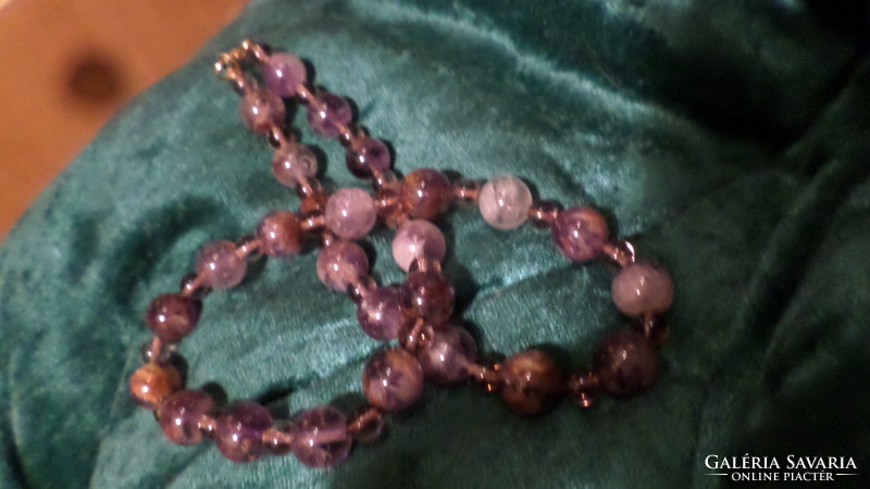 Necklace of 41 cm, about 1 cm in size, consisting of amethyst pearls.