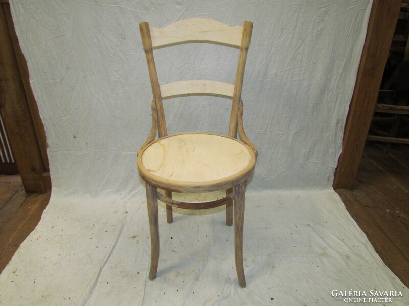 Antik Thonet szék 3db, 1db felújított