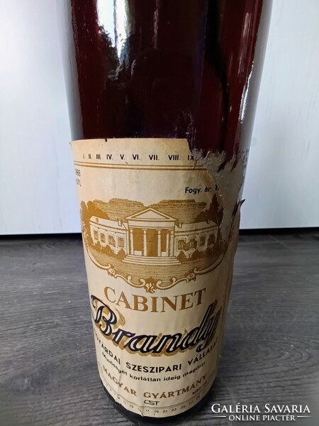 Cabinet brandy 1986, beautiful, unopened 0.7 liter / 40% rarity