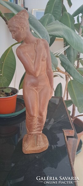 Halmágyi István, terrakotta női alak, érdekes előélettel