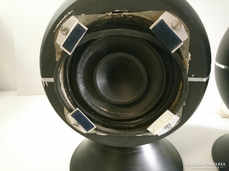 Rare vintage beag hox55 Hungarian space age design sphere speakers from the 1970s. To be repaired!