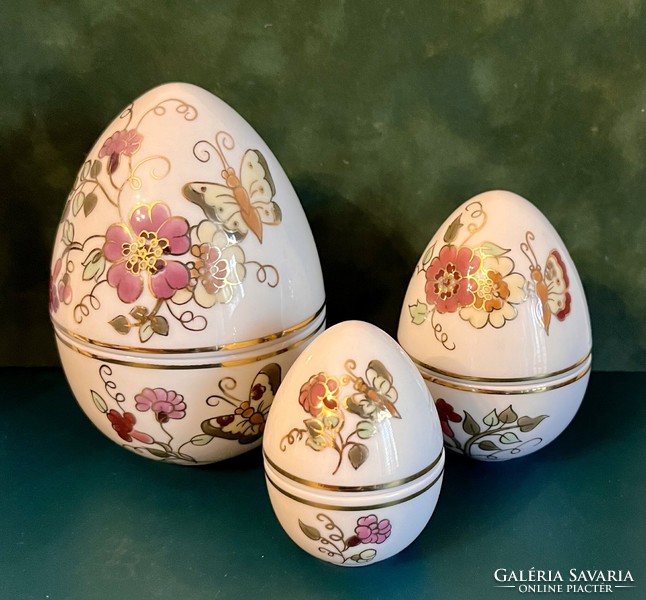 Zsolnay egg bonbonier, 3 pieces with a butterfly pattern