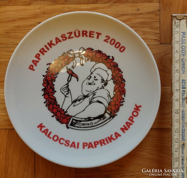 White porcelain plate with red pattern, pepper harvest 2000, Kalocsa pepper days