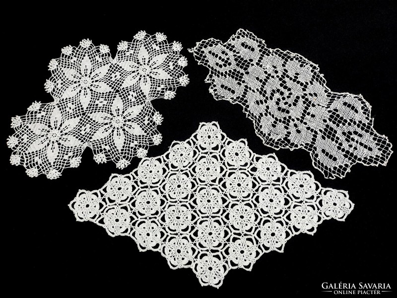3 Pcs hand-crocheted lace tablecloth 6 31-39 x 15-23 cm