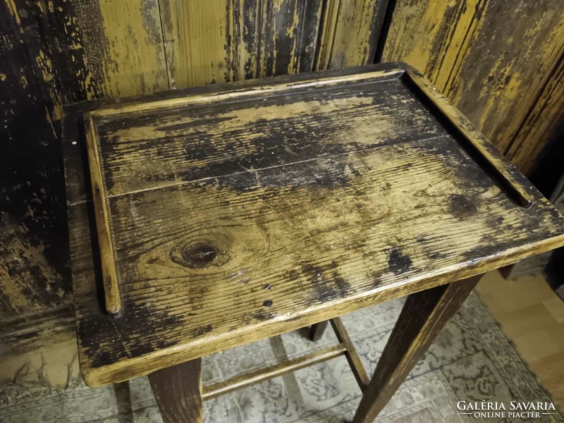 Kis méretű lerakó asztalka, telefonos asztalka, 20. század elejéről