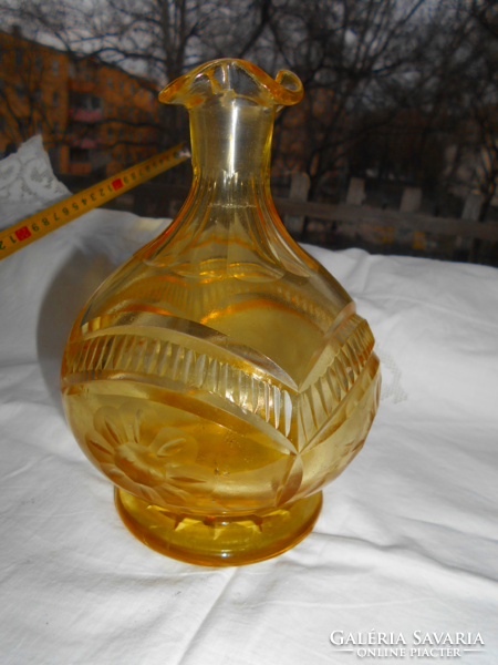 Antik csiszolt sárga üveg palack