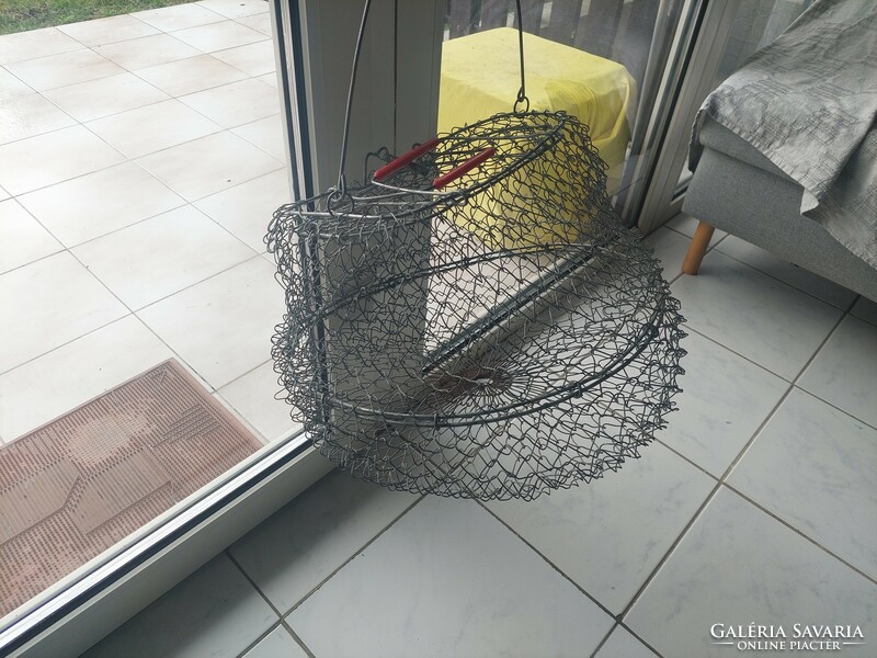 Retro metal mesh fish tank