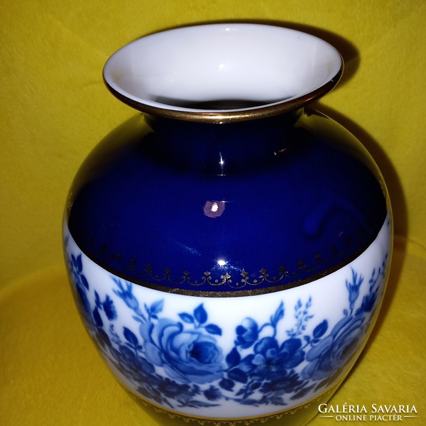 Royal porcelain, Bavaria, kpm. Porcelain vase serial number 77/4.