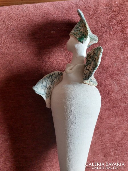 Bedok bea ceramic - female figure