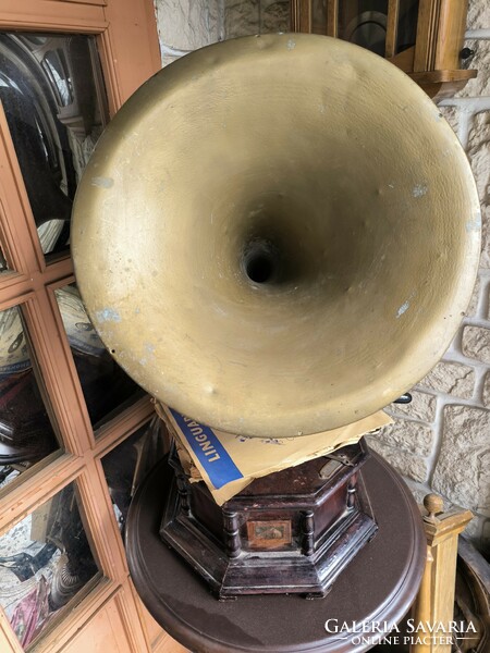 Antique working beautiful heavy funnel gramophone. Also video