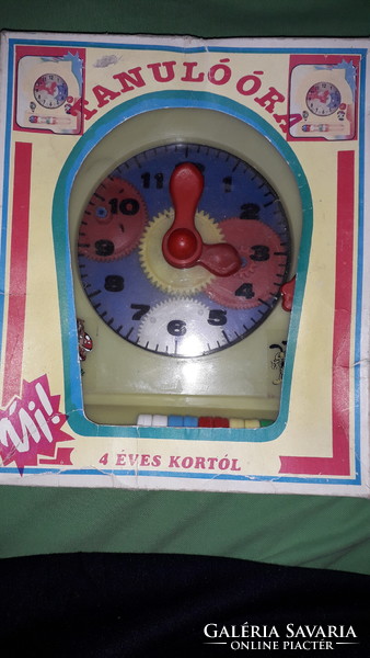 Régi 80-s évek műanyag játék tanuló óra magyar gyártmány dobozával a képek szerint