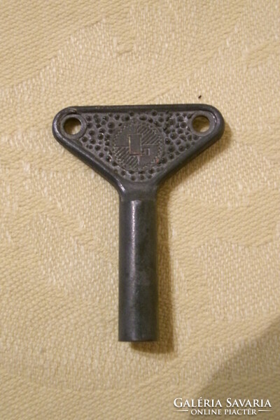 Lemezárugyár játék felhúzó kulcs 34mm