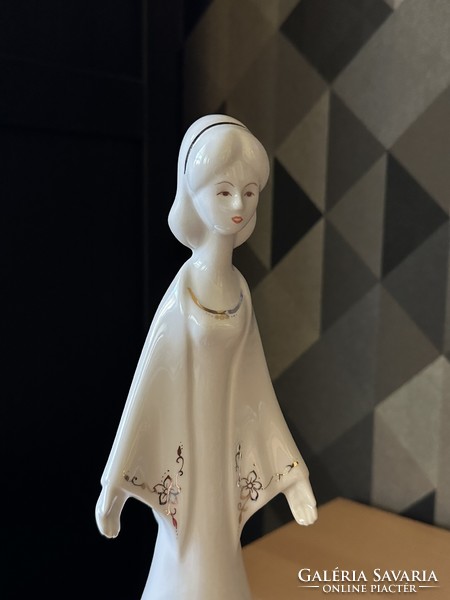 Autumn tailor Antonia Aquincum, girl with shawl, snow white figure