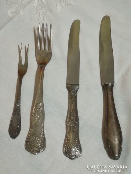 Silver plated cutlery.