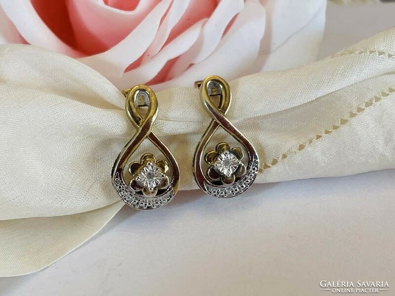 A pair of gold-plated silver earrings