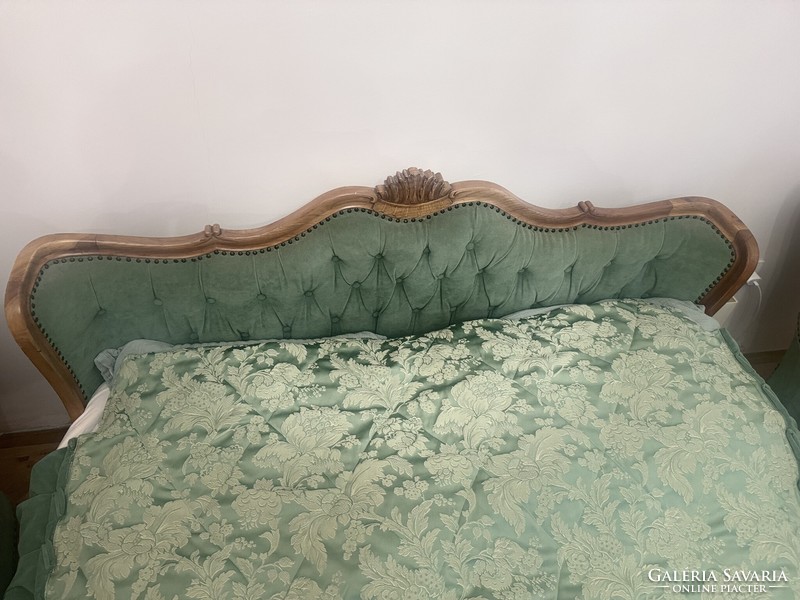 Antique baroque bedroom furniture