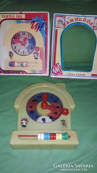 Régi 80-s évek műanyag játék tanuló óra magyar gyártmány dobozával a képek szerint