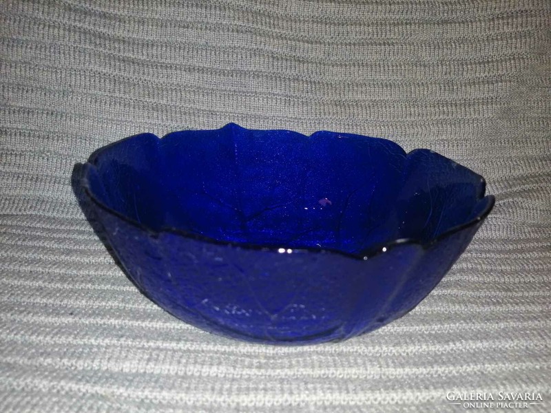 Kék üveg levél erezetű tál, kínáló átm. 18 cm (A9)