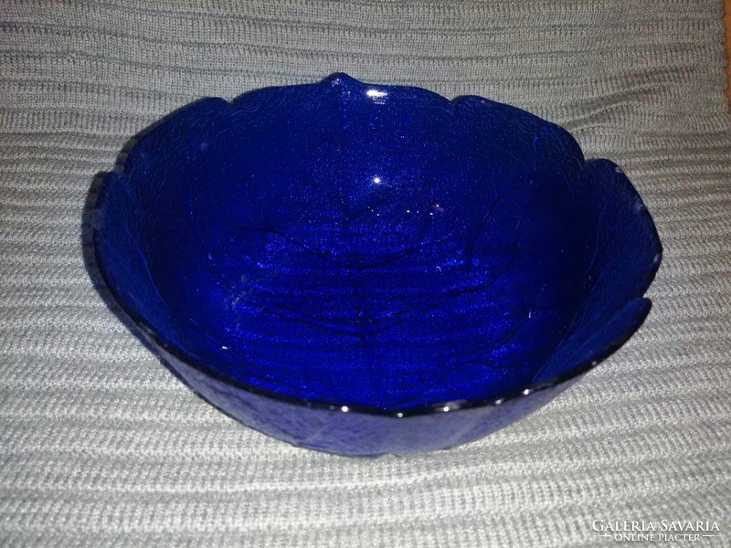 Blue glass leaf veined bowl, offering diam. 18 cm (a9)