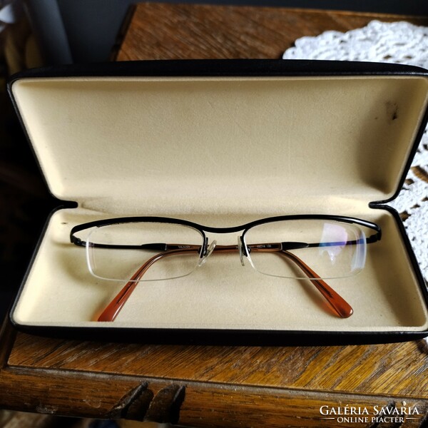 Vanni lebegő és rugalmas szárú olasz szemüveg keret újszerű