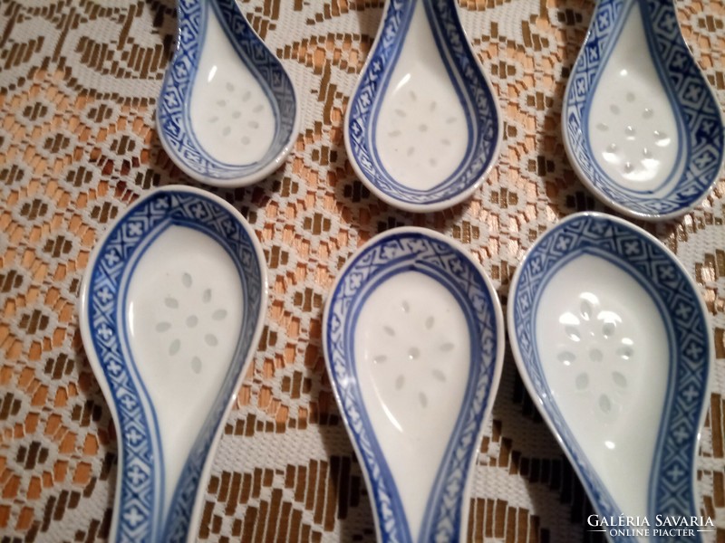 12 spoons with rice patterns and figures