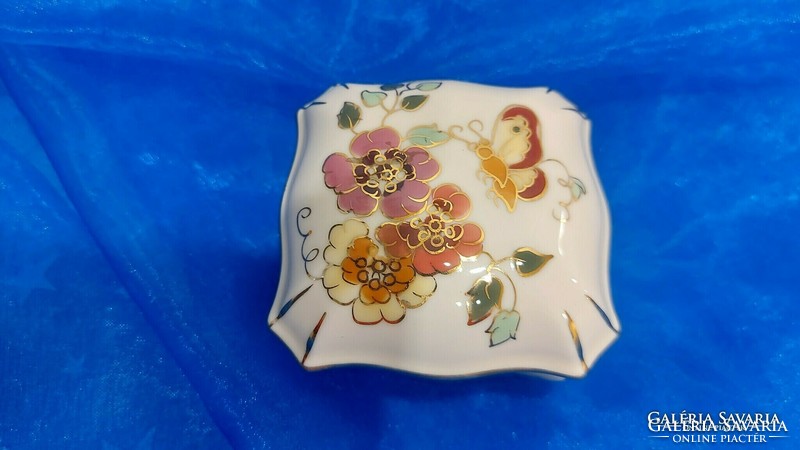 Zsolnay butterfly pattern, porcelain bonbonier.