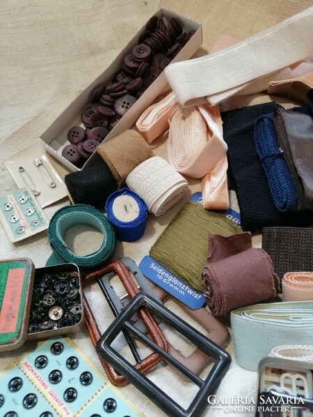 Retro sewing box contents