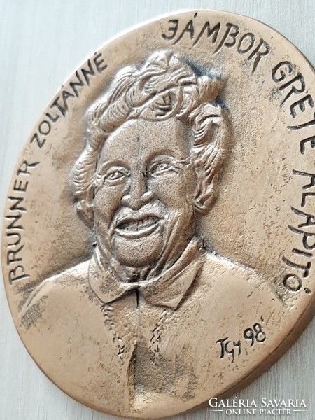 Brunner Zoltánné Időskutatási és Idősgondozási Alapitvány bronz plakett 1998  10 cm