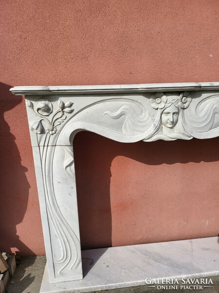 Szecessziós -Art Nouveau fehér márvány kandalló