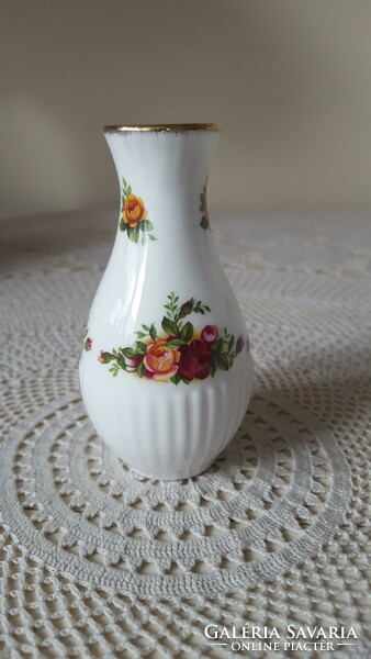 Small royal albert old country roses porcelain vase