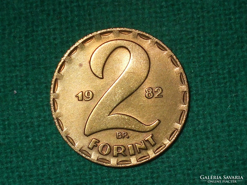 2 Forint 1982! It was not in circulation! It's bright!