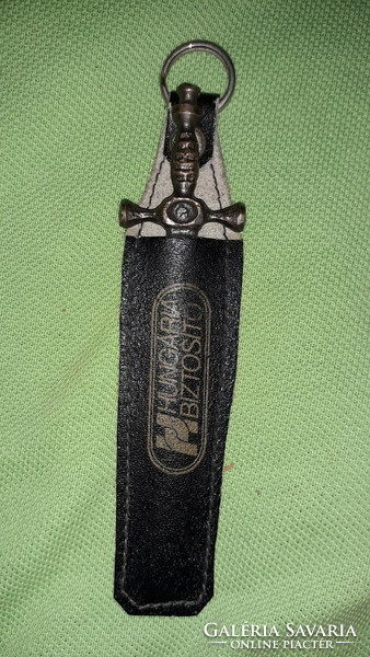 Régi réz kard kulcstartódísz bőrhüvelyében HUNGÁRIA BIZTOSÍTÓ 11 cm a képek szerint