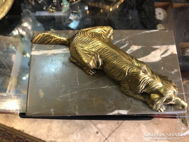 Bronze dog statue on marble, art deco, size 18 cm.