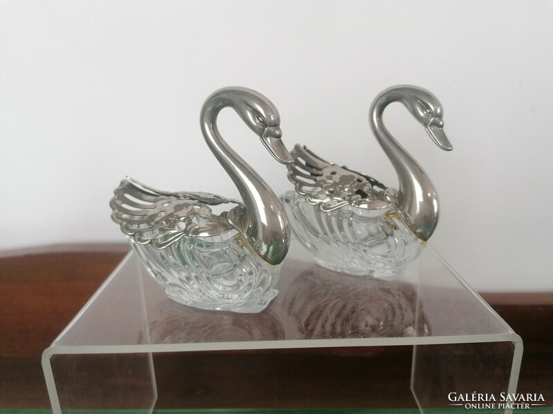 Salt and pepper holder, polished glass, with swan assembly