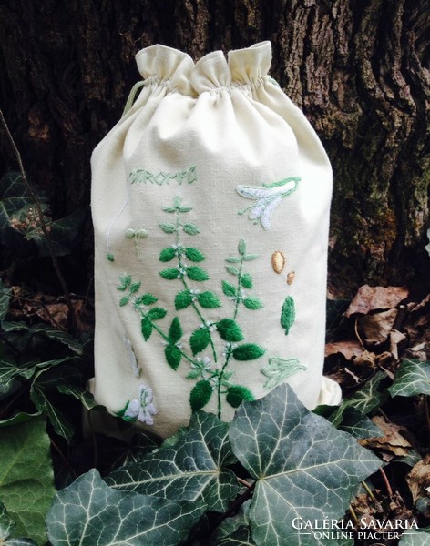 Embroidered herbal bag with lemongrass pattern