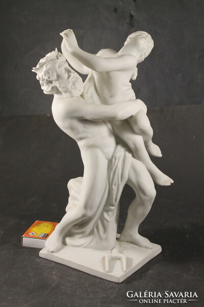 Porcelán szobor 967