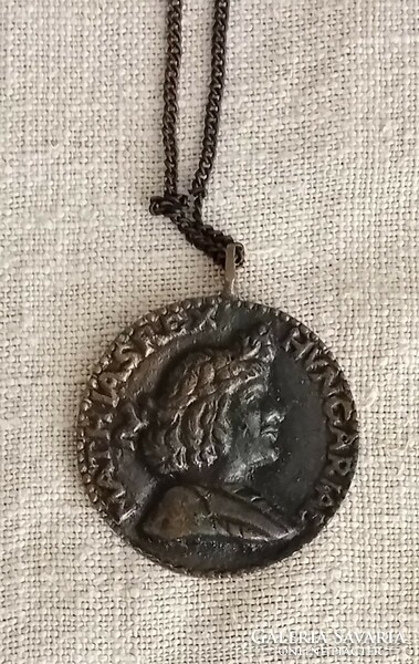 King Matthias and Beatrix pendant