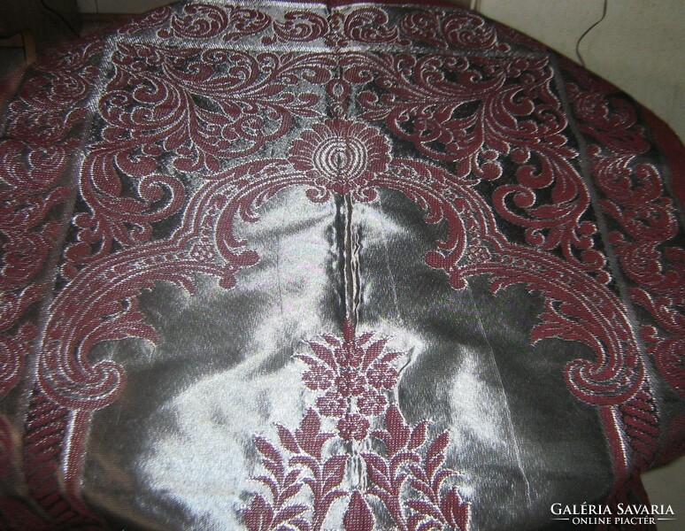 Beautiful vintage acanthus leaf and flower pattern wall protector / rug