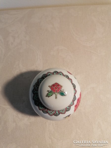 Hand-painted peony vase with pheasant lid, pot.